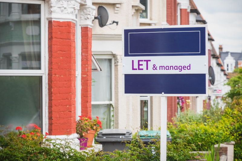 A property with an estate agents LET sign outside